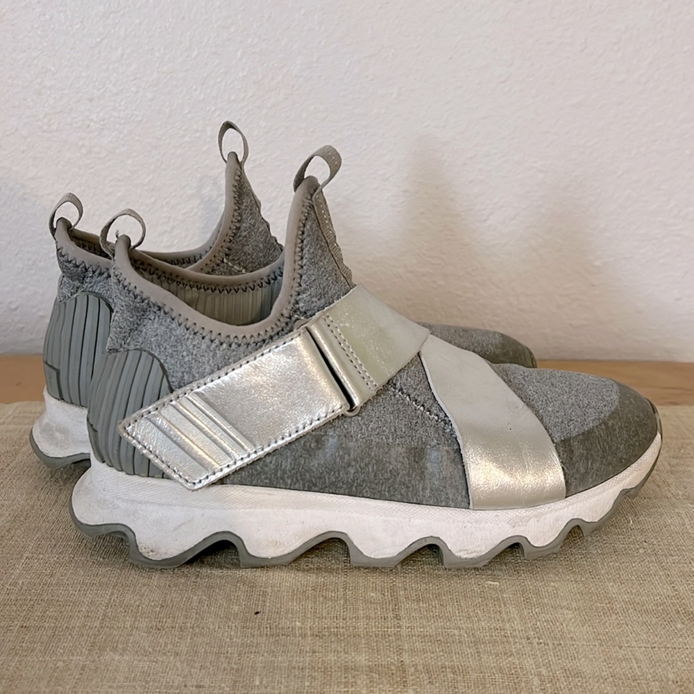 Silver sorrel walking tennis shoes